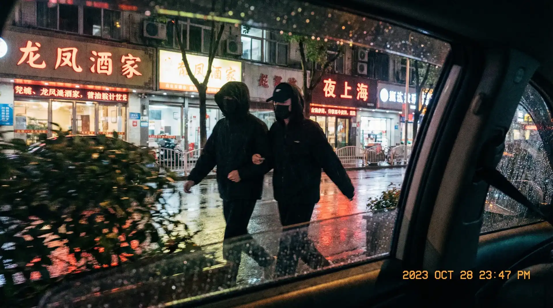 九游娱乐网址 - 顶流明星深夜密会现场抓拍照片
